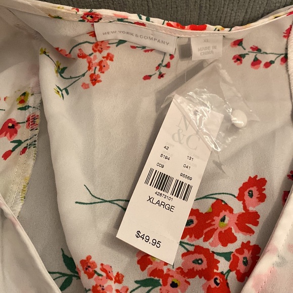 New York & Co. Crop top/blouse - Picture 2 of 4
